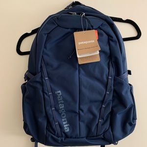 NWT Patagonia Women's Refugio Pack Backpack 26L Classic Navy Blue